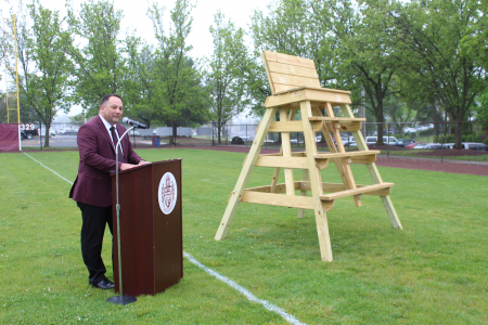 mike citta speaks to the crowd